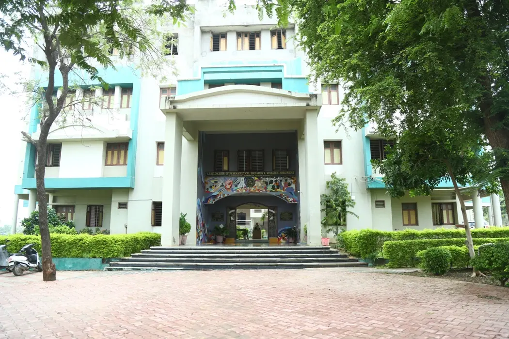 A.P.M.C. College of Pharmaceutical Education and Research, Himatnagar 207 campus