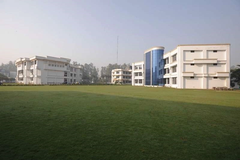 Invertis Institute of Management Studies campus