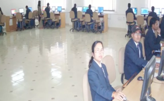 AKS Management College campus