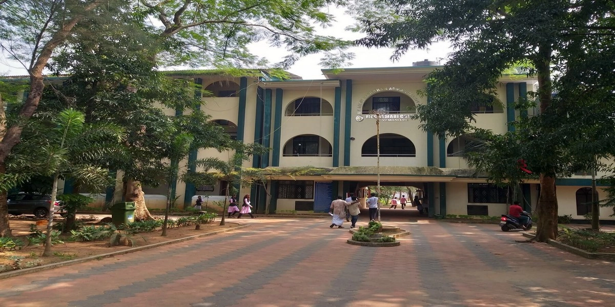 MES Asmabi College campus