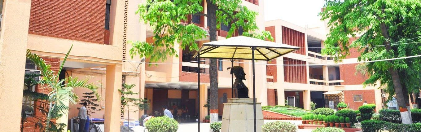 Shivaji College campus