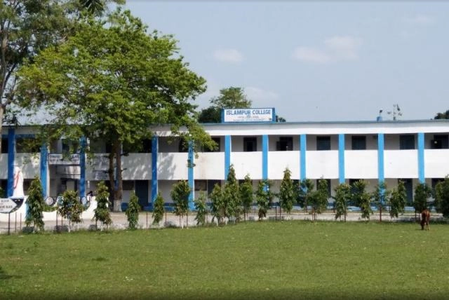 Islampur College campus