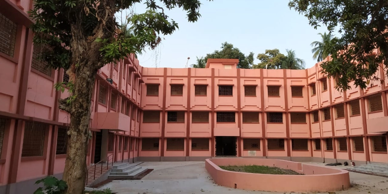 Chandernagore College campus