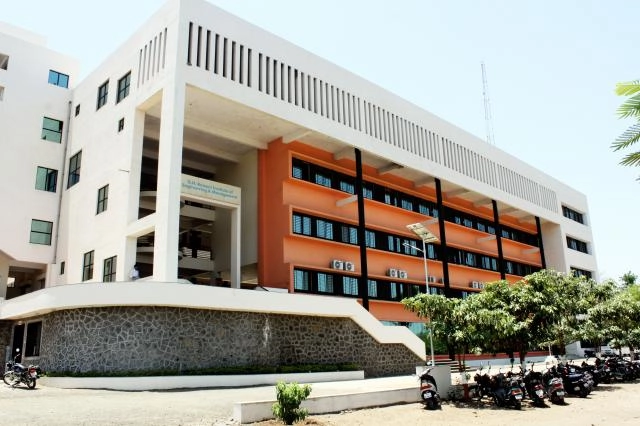 G H Raisoni Institute of Engineering and Management campus