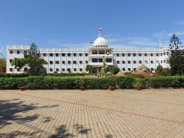 Sardar Raja College of Engineering campus