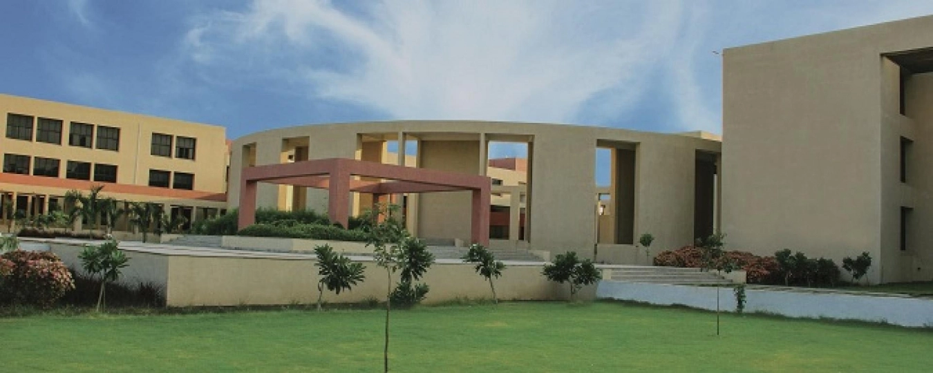 Dr. Subhahsh Pethaljibhai Chavda Ahir Kelvani Mandal’S Group of Institutions campus