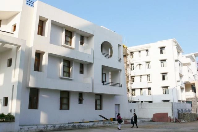 Suresh Gyan Vihar University, Distance Education (SGVUDE), Esplanade campus