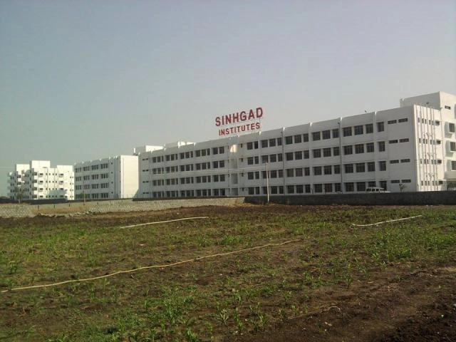 Sinhgad College of Arts and Commerce campus