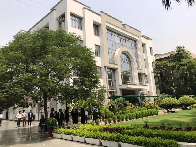 Institute of Information Technology and Management campus