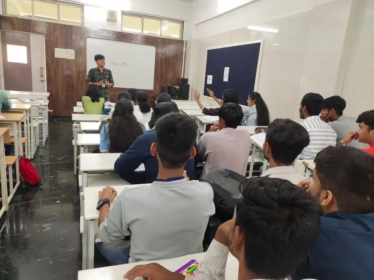 Dombivli Yuvak Education Trusts, Royal College of Science & Commerce campus