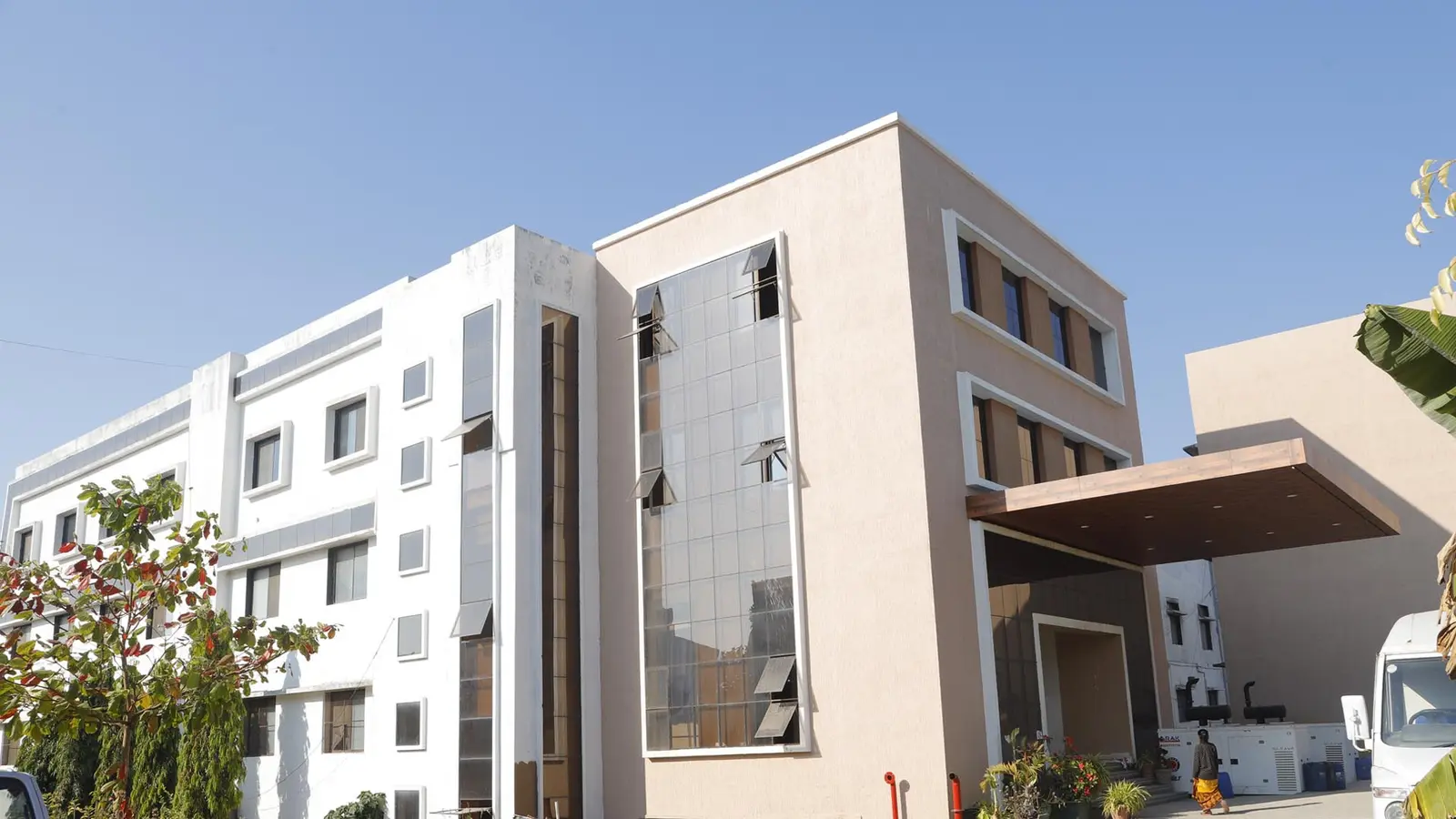 Dr. Hedgewar Smruti Rugna Seva Mandals Dental College campus