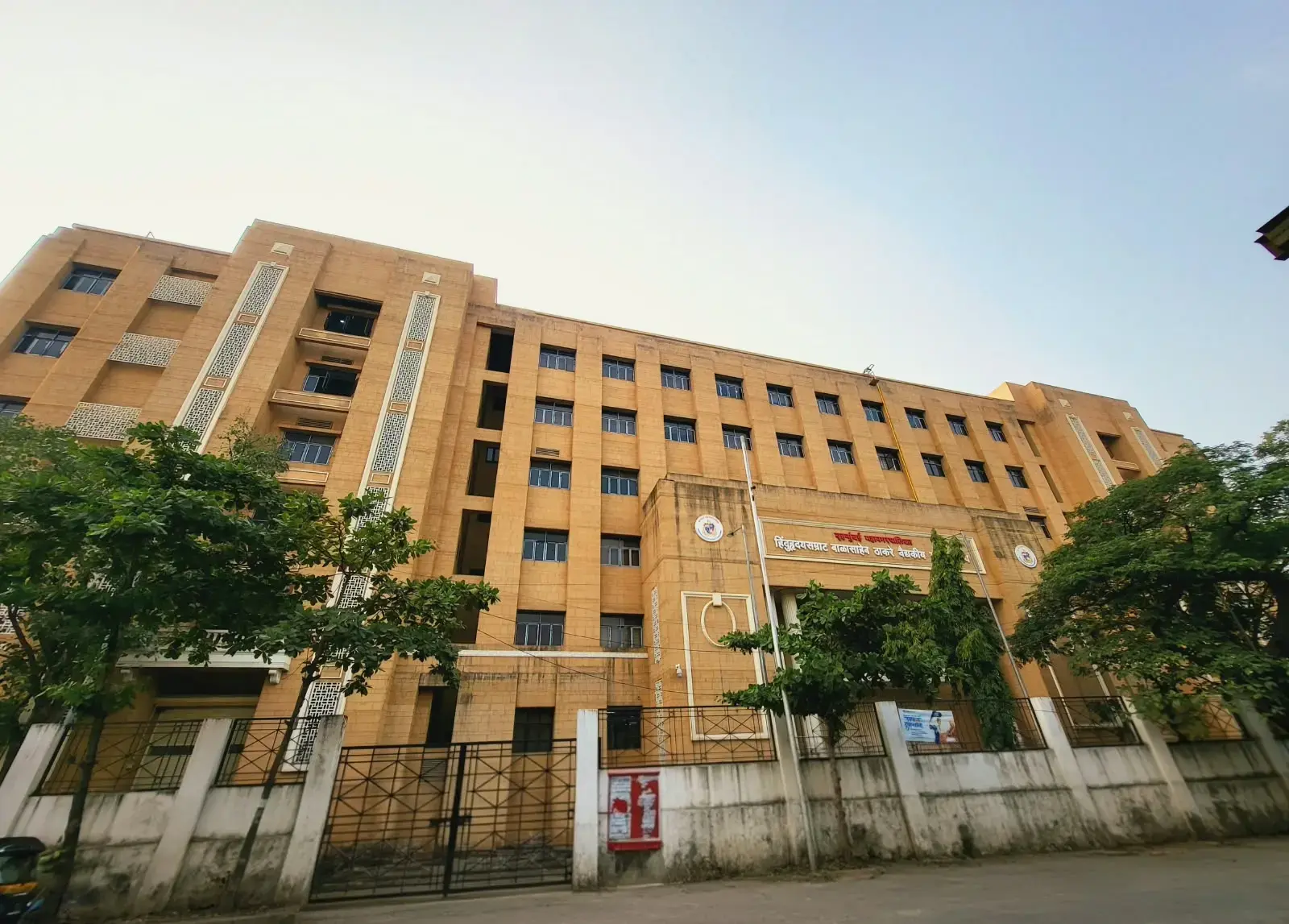 HINDUHRIDAYSAMRAT BALASAHEB THACKERAY MEDICAL COLLEGE AND Dr. R.N.COOPER MUNCIPAL GENERAL HOSPITAL campus