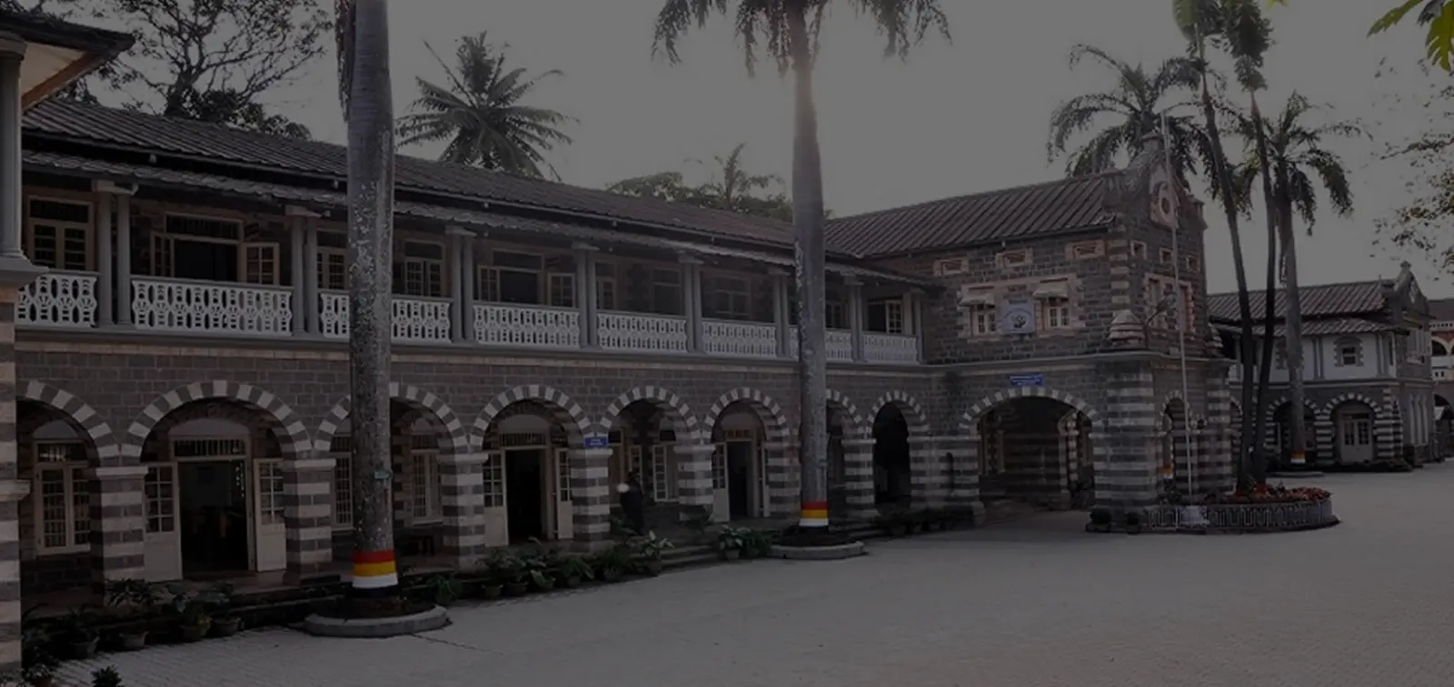 K.L.E. Society 'S Raja Lakhamagouda Science Institute campus