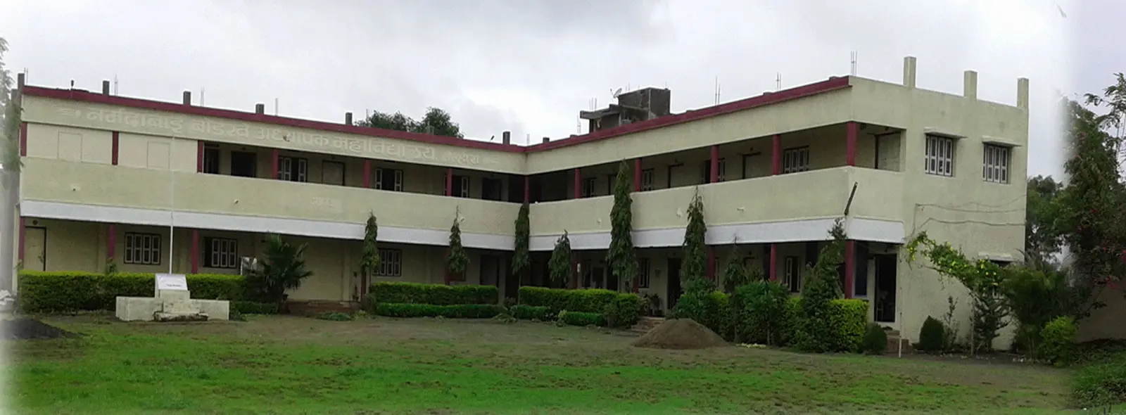 Late Narmadabai Bodkhe Adhyapak Mahavidyalaya campus