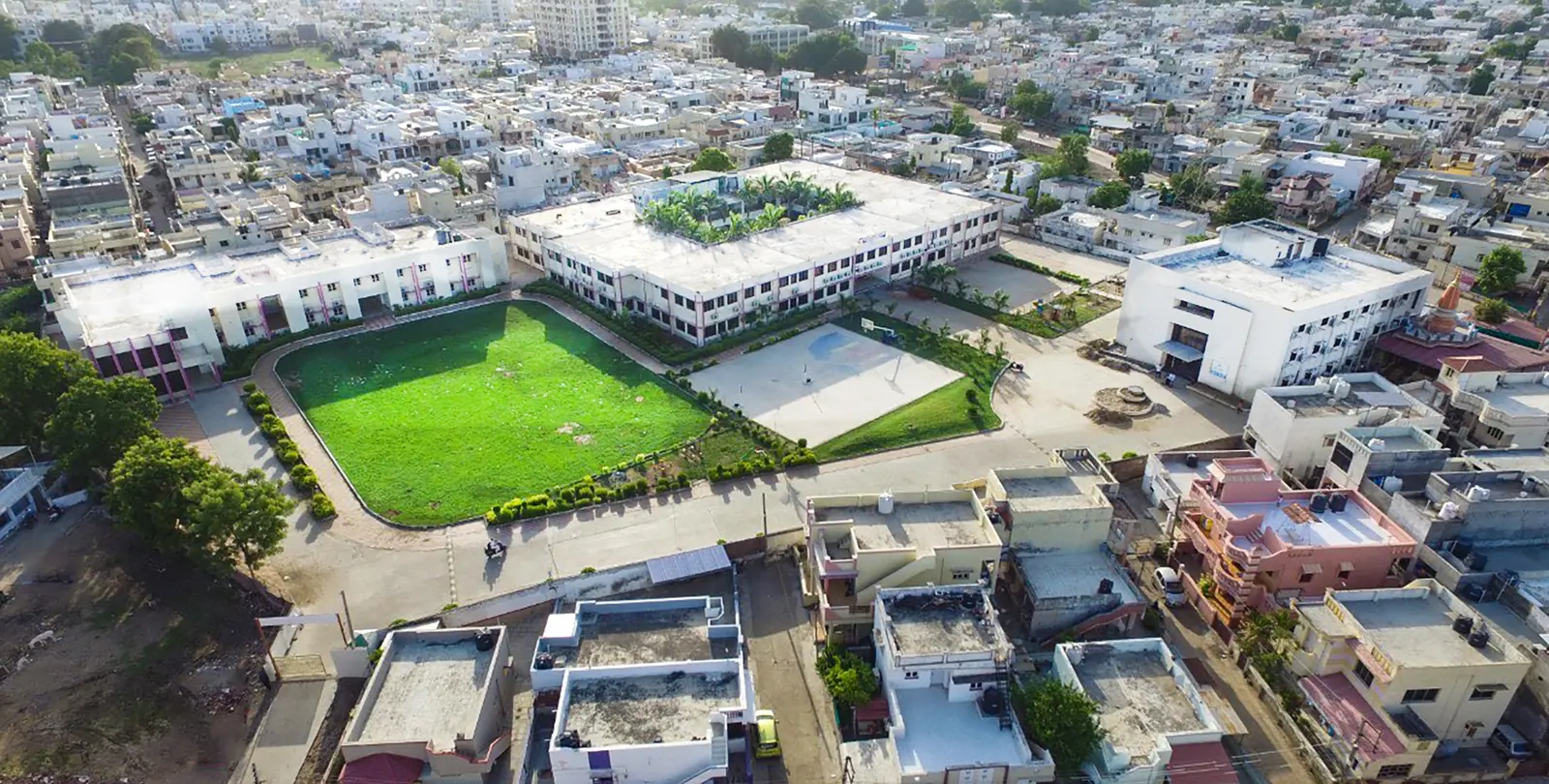 Laxminarayan Dev College of Pharmacy, Bholav, Bharuch 274 campus