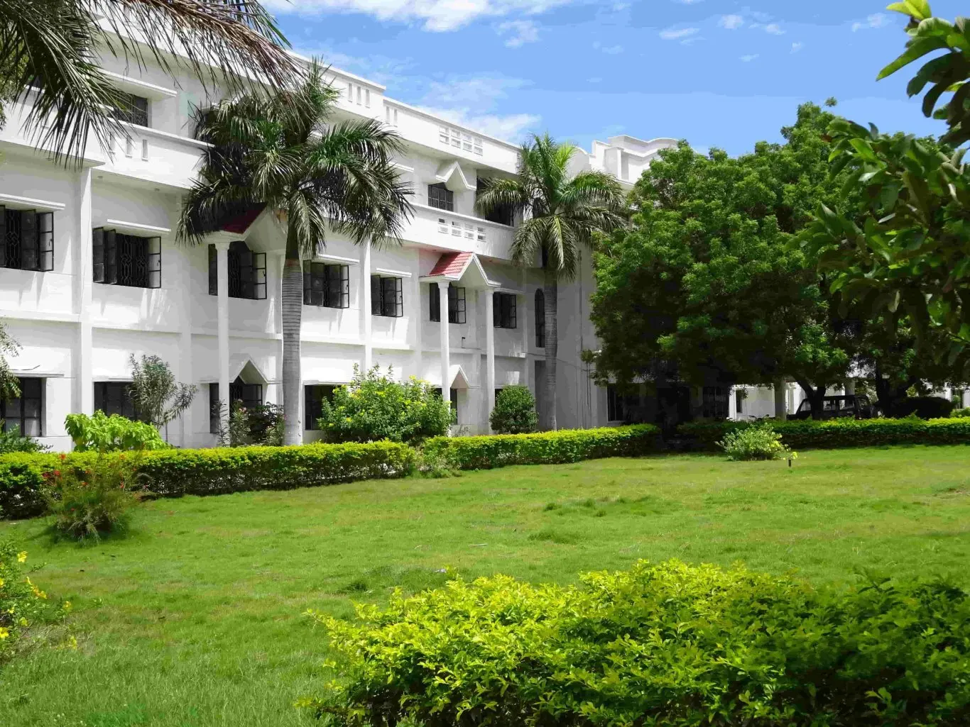 Maruthi Polytechnic College Manivizhundan South campus