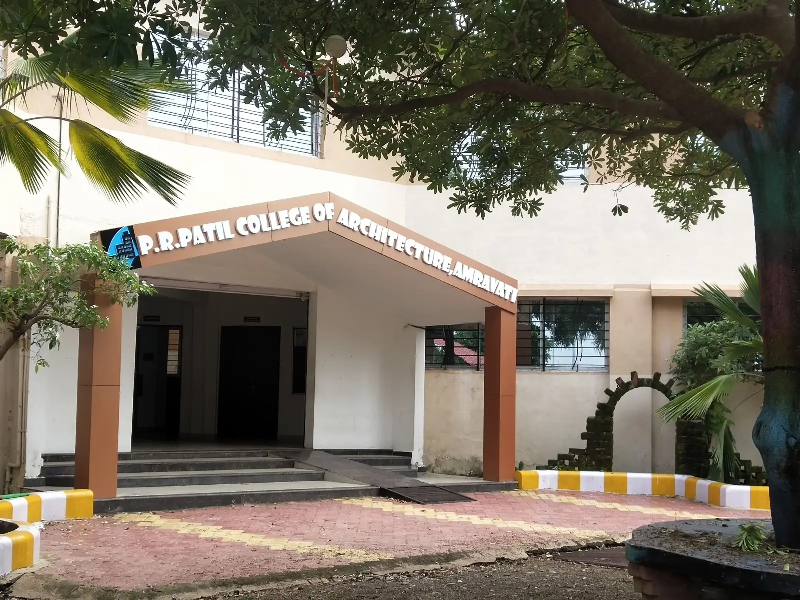 P.R. Patil College of Architecture campus