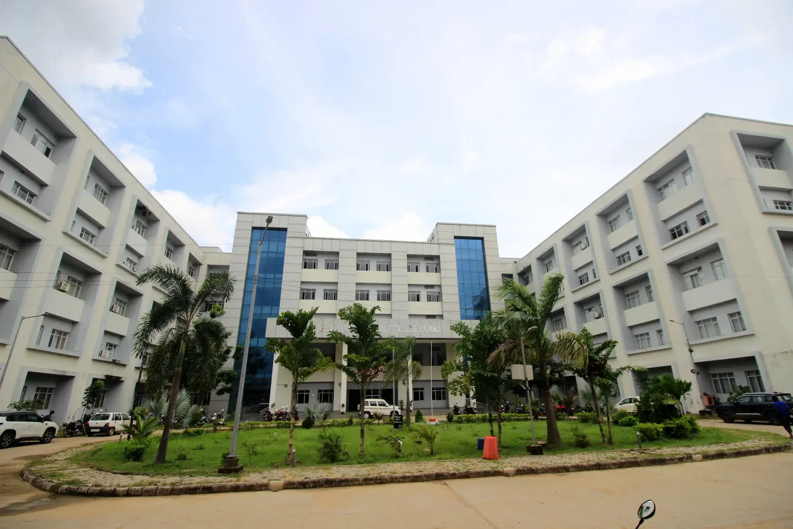 Phulo Jhano Medical College campus
