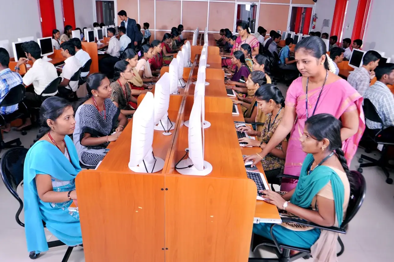Renganayagi Varatharaj College of Engineering campus