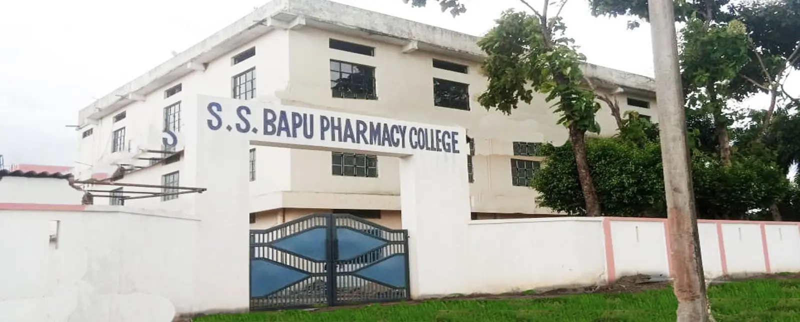 S S Bapu Pharmacy College campus