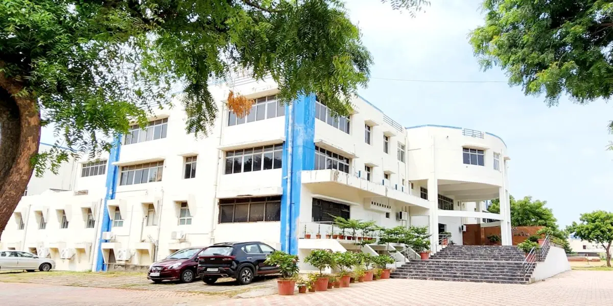Sal Institute of Medical Sciences campus