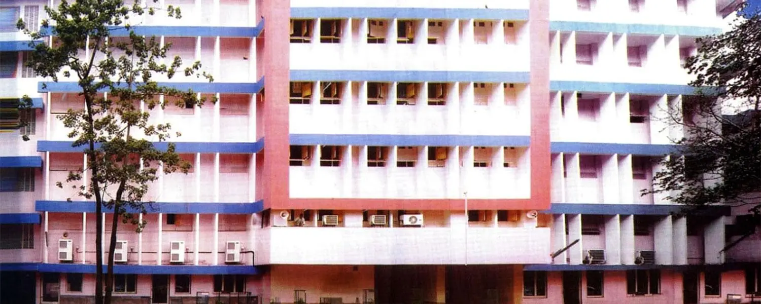 Sarvajanik Shikshan Sansthas Adv. V. B. Deshpande College of Commerce (Night), Smt. N. G. Purandare High School Building, V. P. Road campus