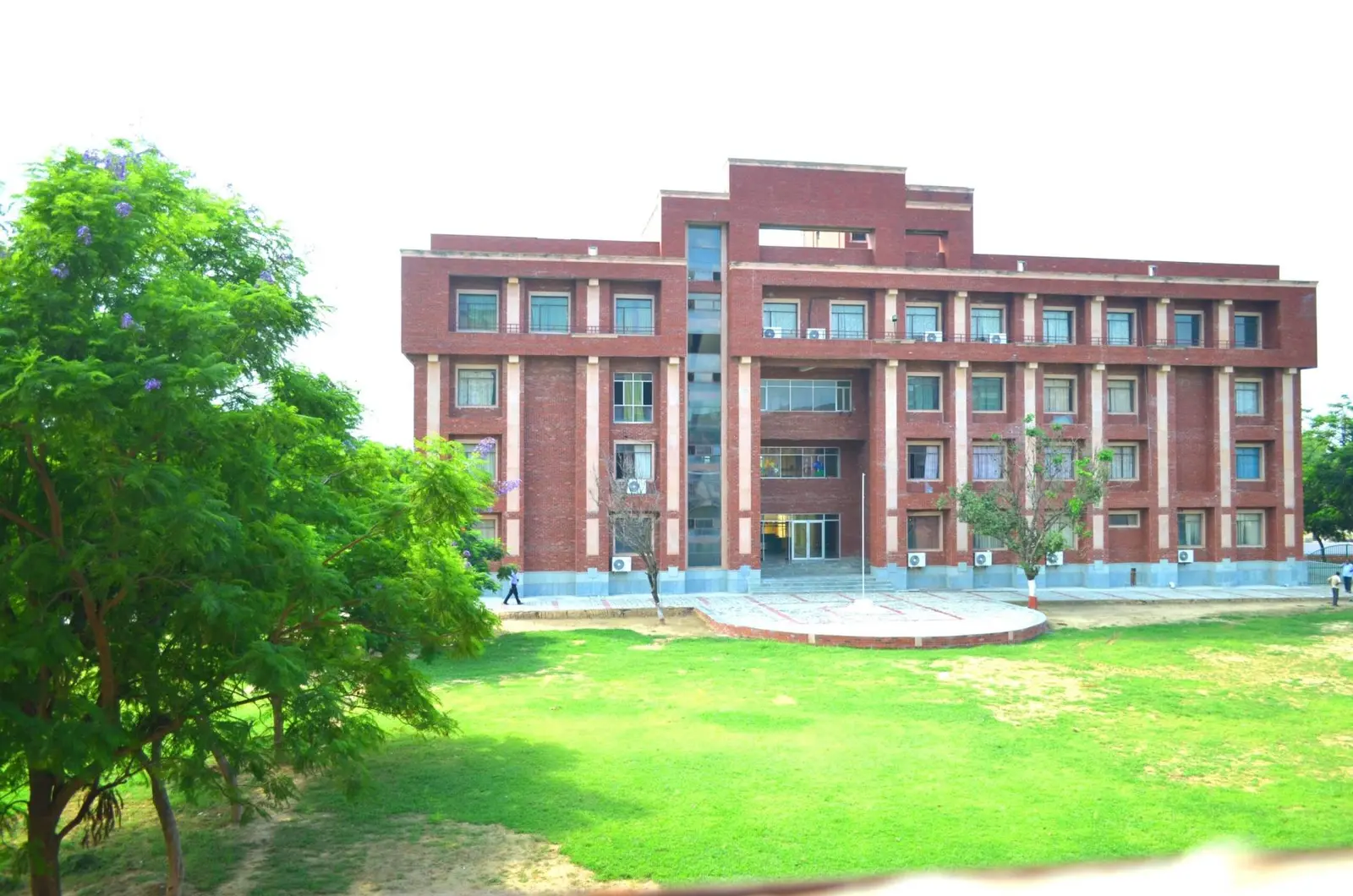 School of Engineering and Technology campus