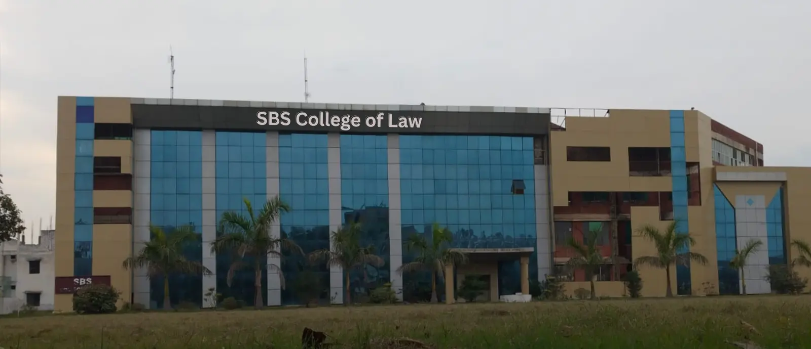 Shamsher Bhadur Saxena College of Law campus