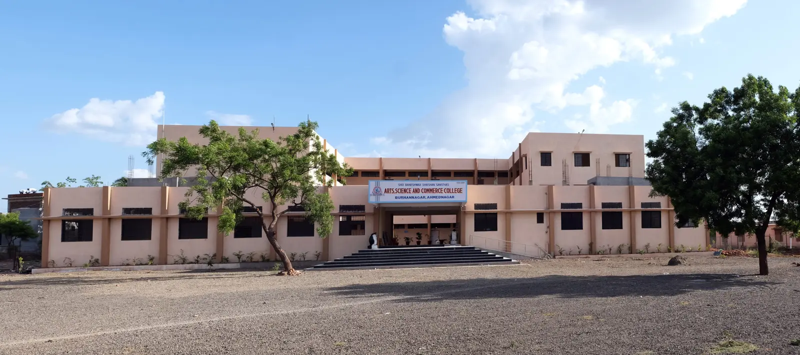 Shri Baneshwar Shikshan Sansthas, Arts, Science and Commerce College campus