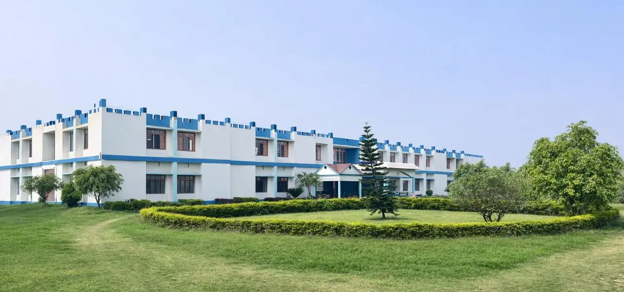 Shri Heera Lal Smarak College of Pharmacy campus