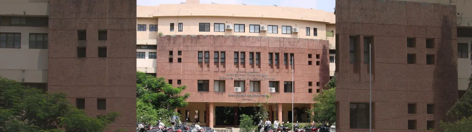 Shri Neminath Jain Brahmacharyashrmas Gurukul Shriman Sureshdada Jain College of Pharmacy campus