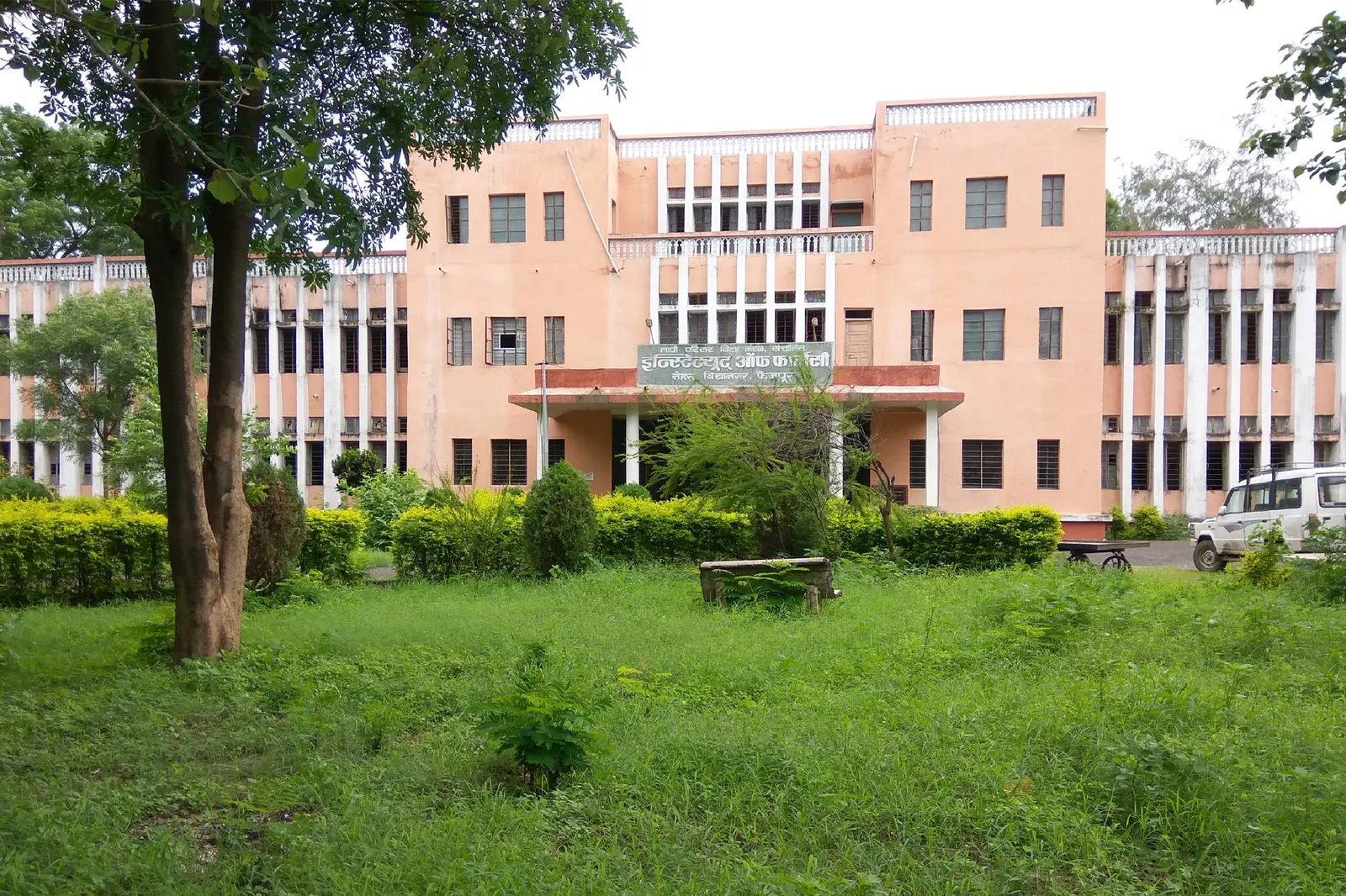 Tapi Valley Education Society's Institute of Pharmacy campus