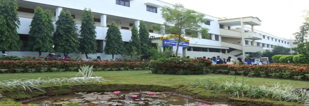Vanraj Arts & Commrece College campus