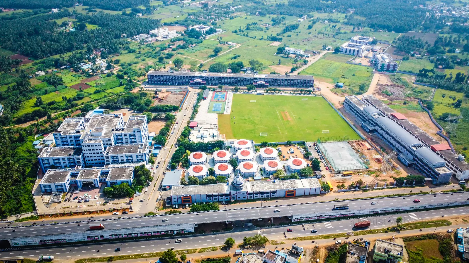 Vinayaka Mission's Kirupananda Variyar Medical College and Hospital campus
