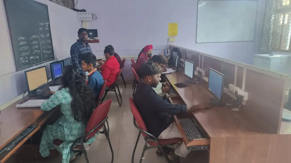 Abhay Shikshan Kendra Rajarshri Shahu College of Arts Commerce & Science Jogalekar Wadi Sion East Mumbai: campus photo 5