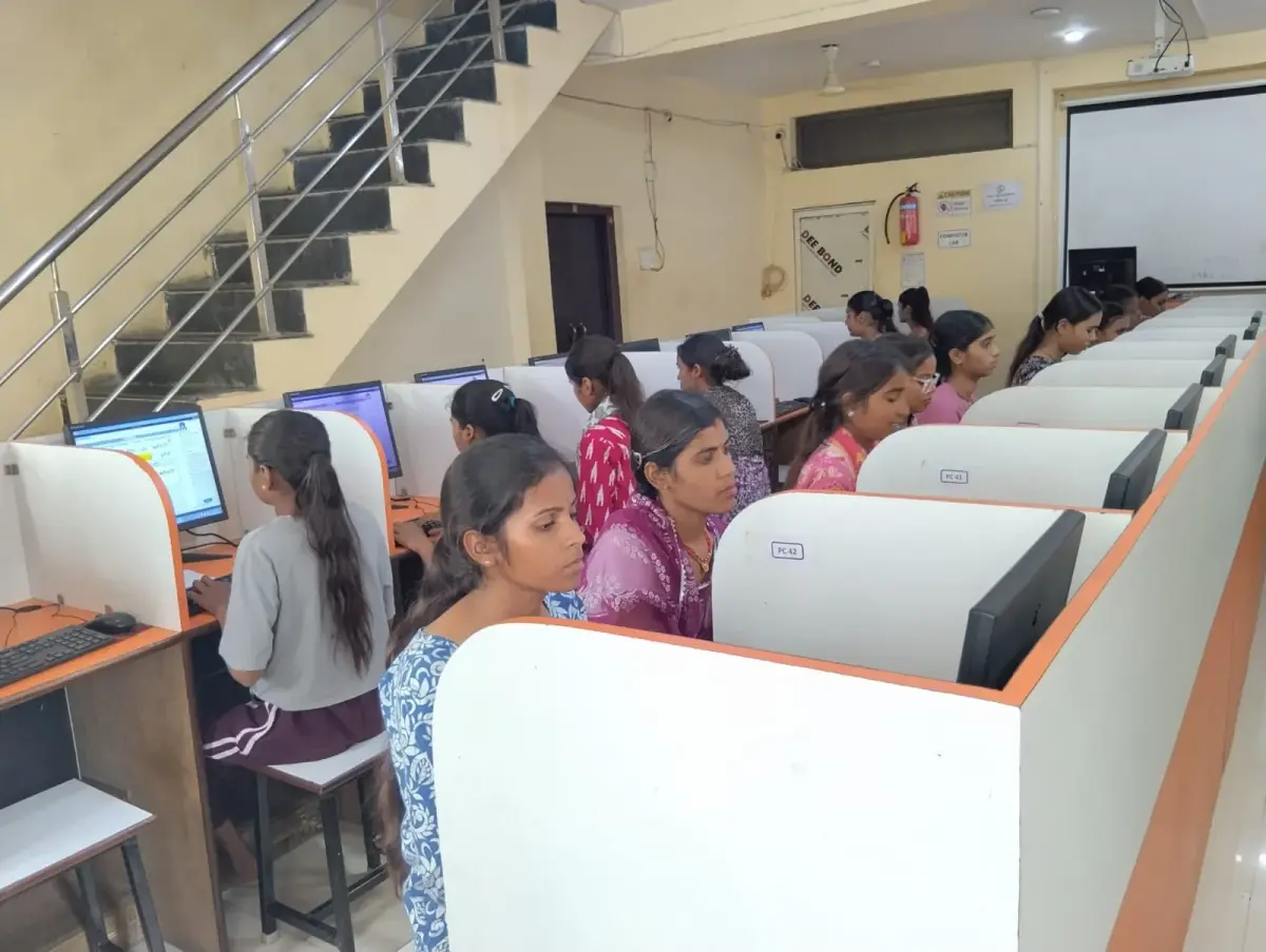 Advance Computer: campus photo 8