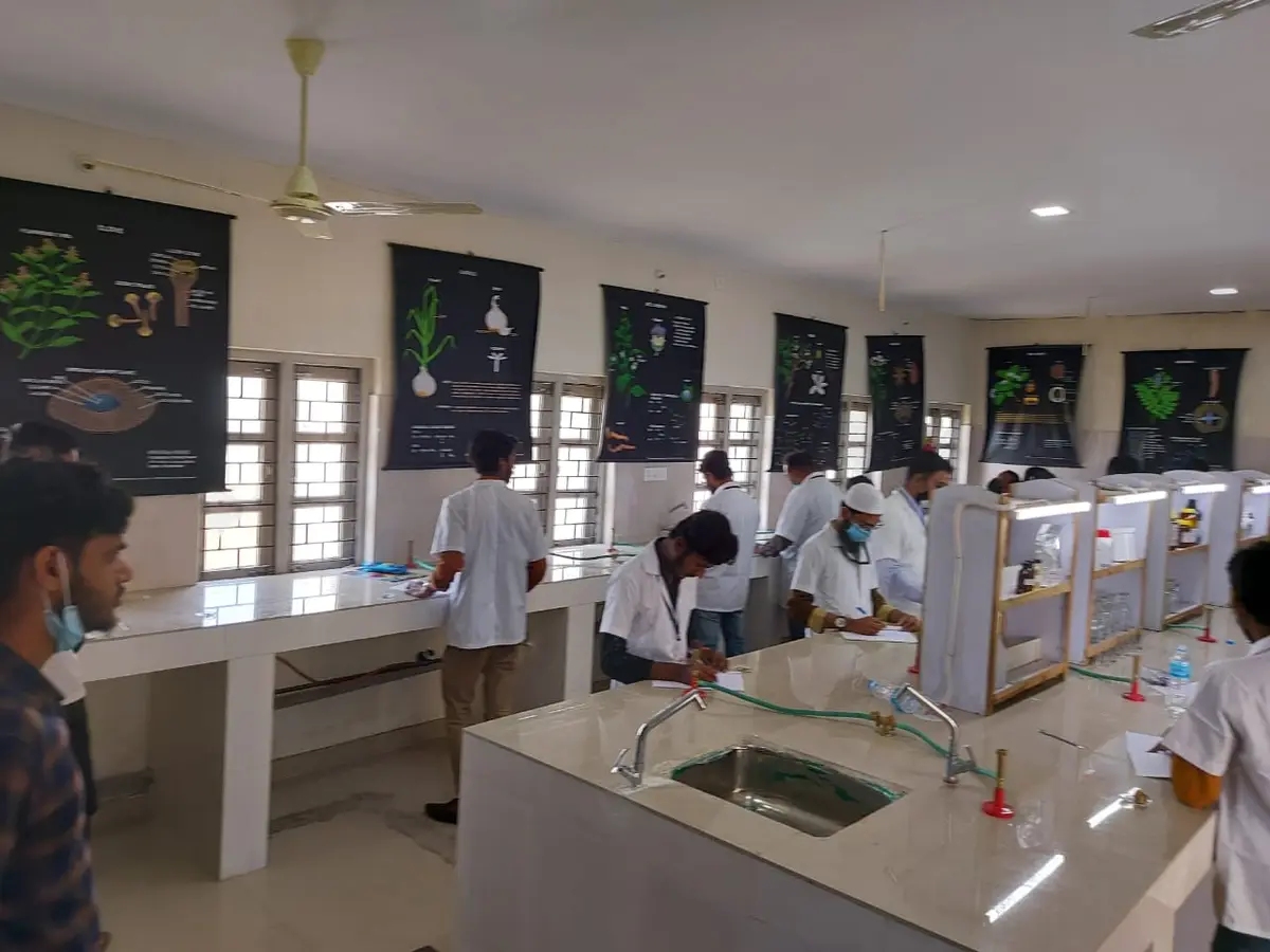 Al Qamar College of Pharmacy campus photo 3