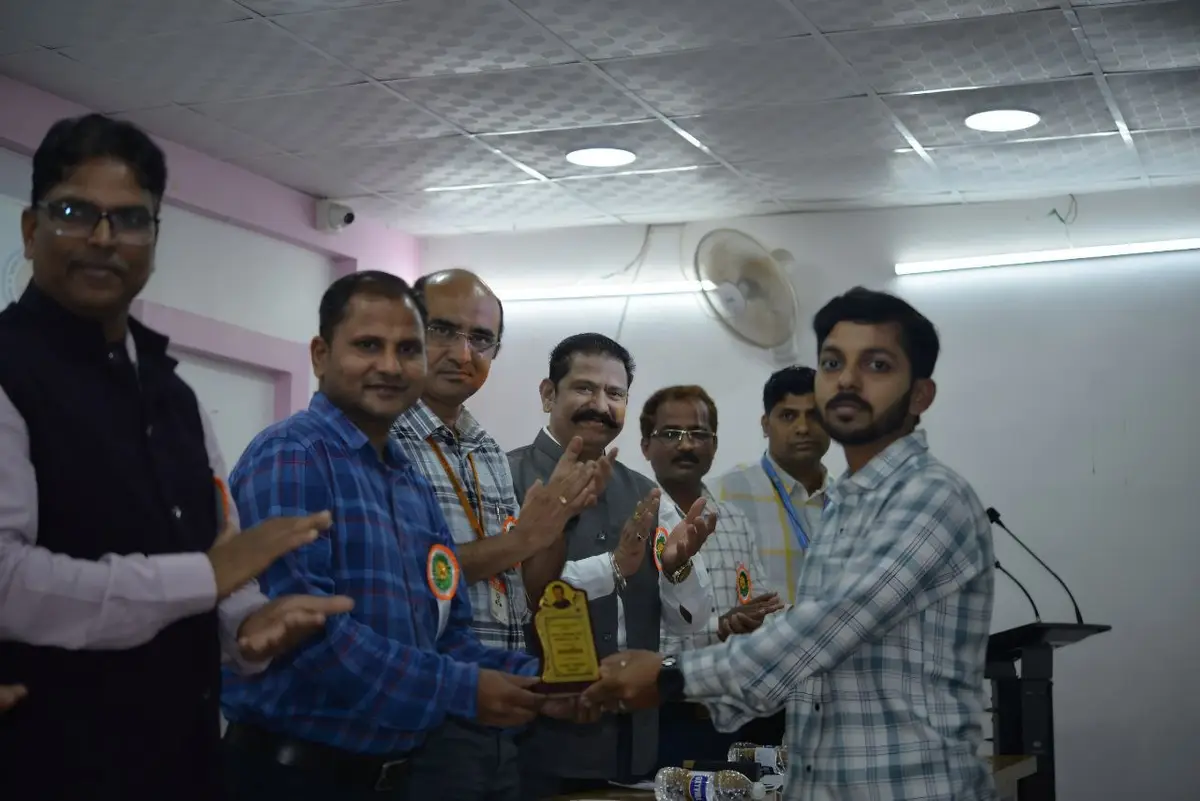 Amdar Shashikant Shinde Mahavidyalaya: campus photo 4