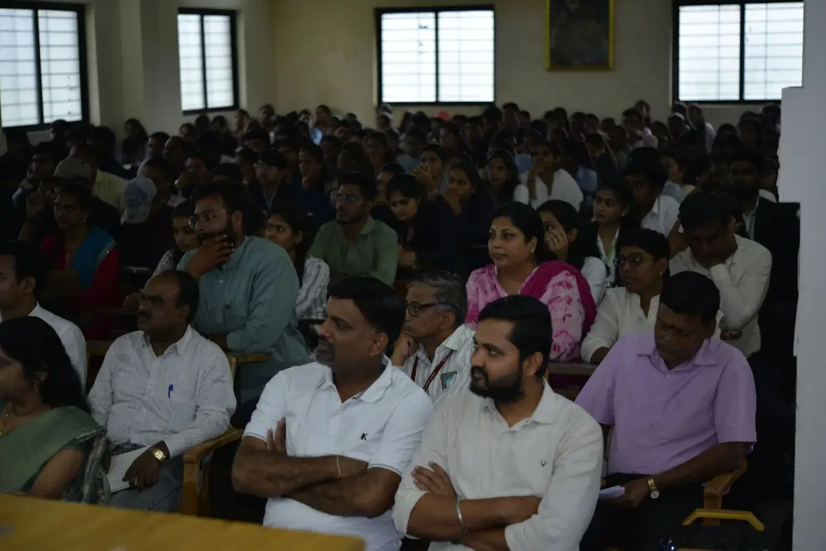 Amdar Shashikant Shinde Mahavidyalaya: campus photo 1