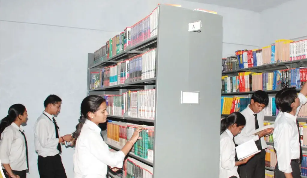 Amer Maharaja College campus photo 2