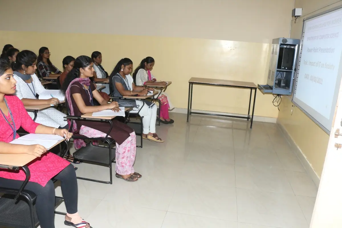 Anna Adarsh College for Women: campus photo 1