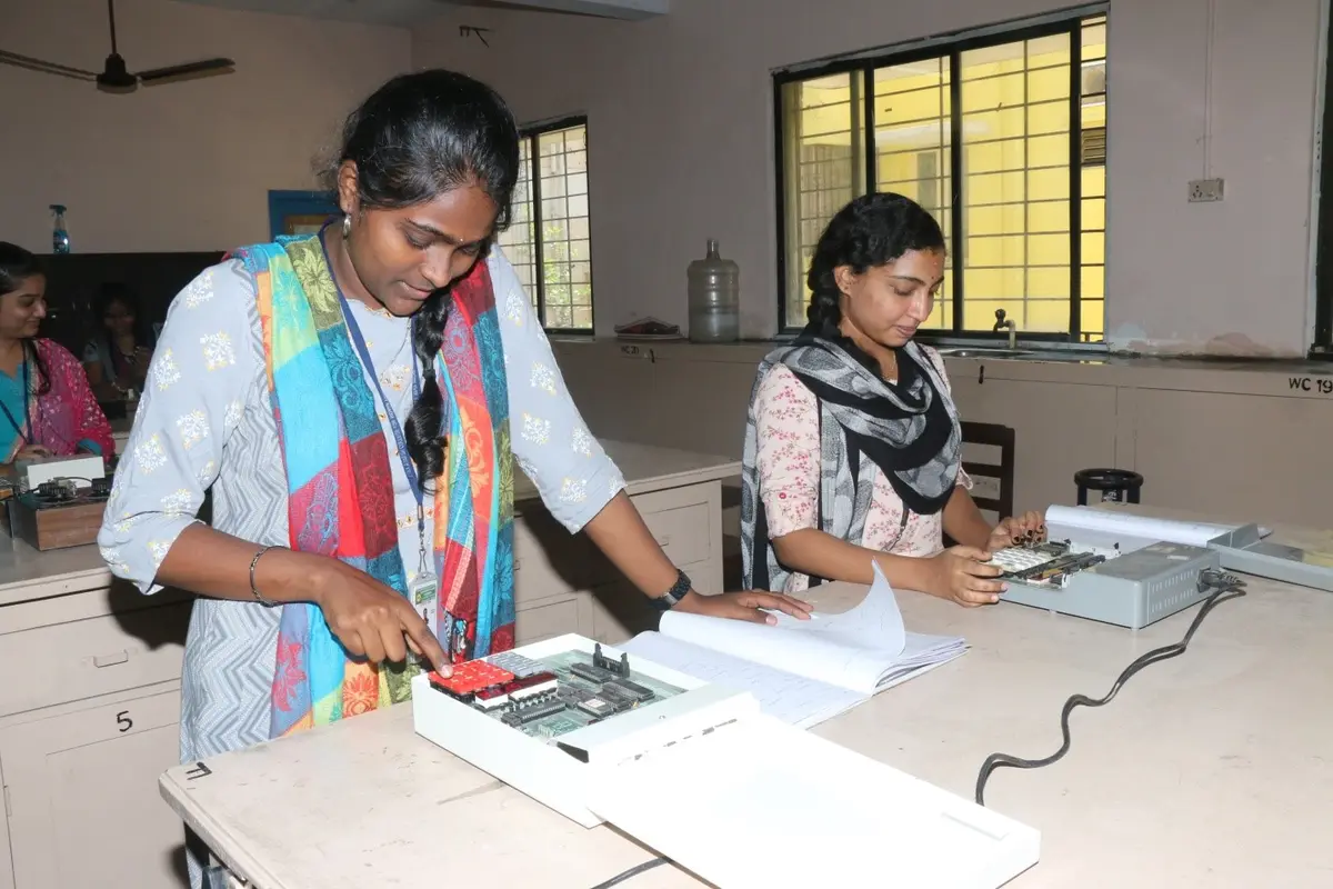 Anna Adarsh College for Women: campus photo 6