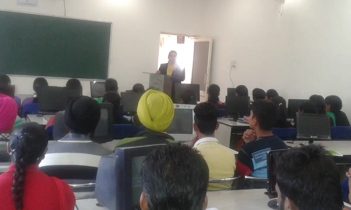 Arjan Dass College: campus photo 2