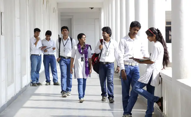 Aurora s polytechnic college: campus photo 1