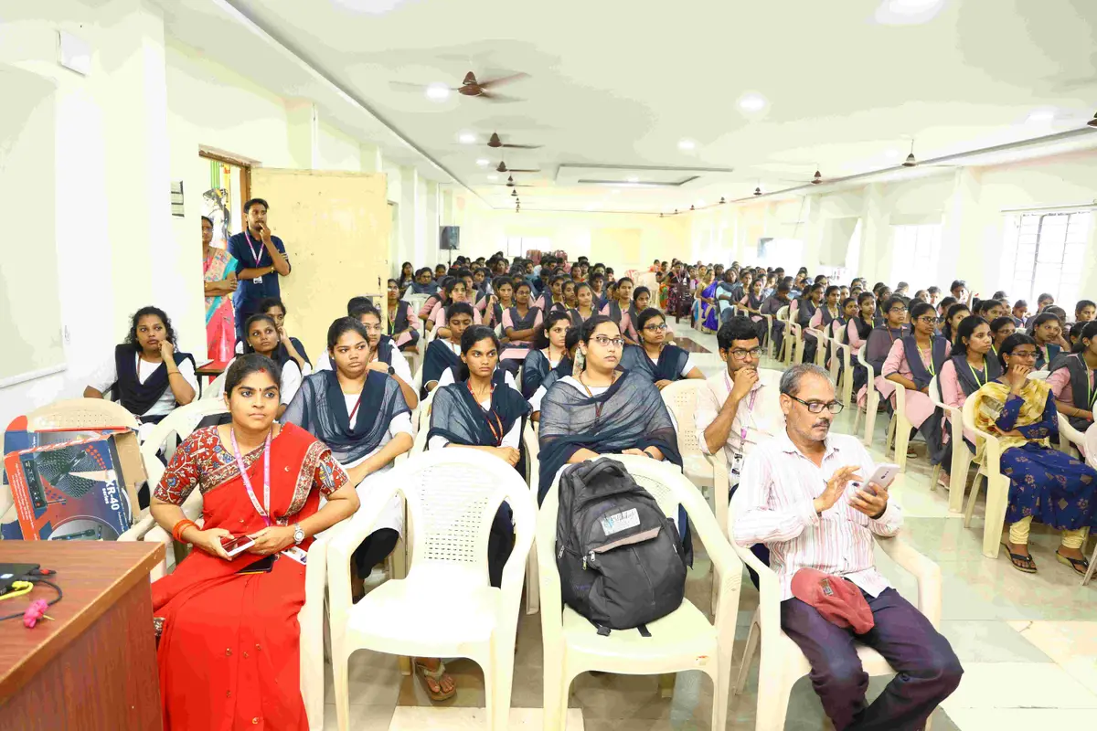 CC-T5 campus photo 3