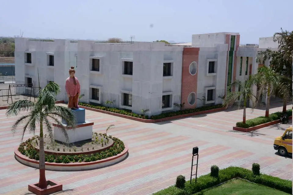 B G Garaiya Ayurveda College: campus photo 4