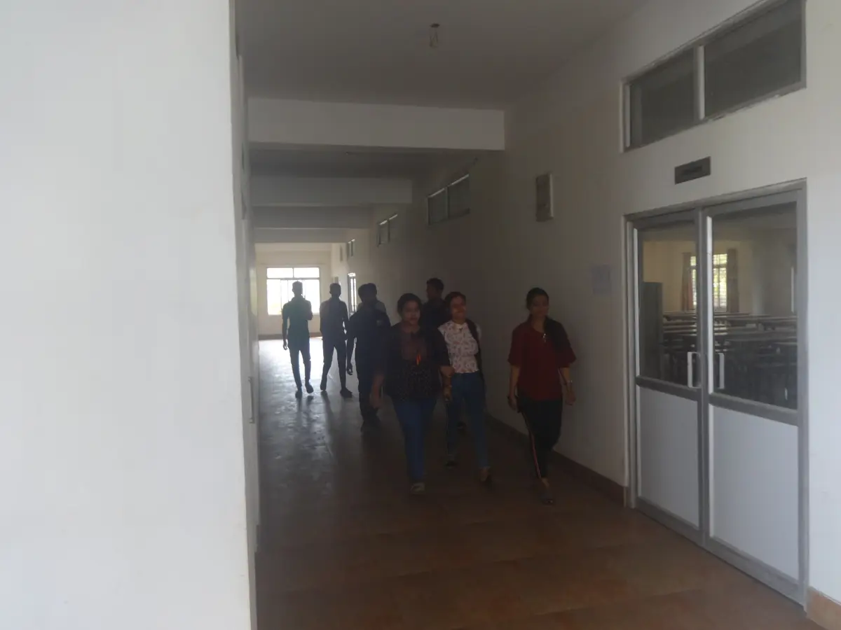 B M B B Commerce College campus photo 2