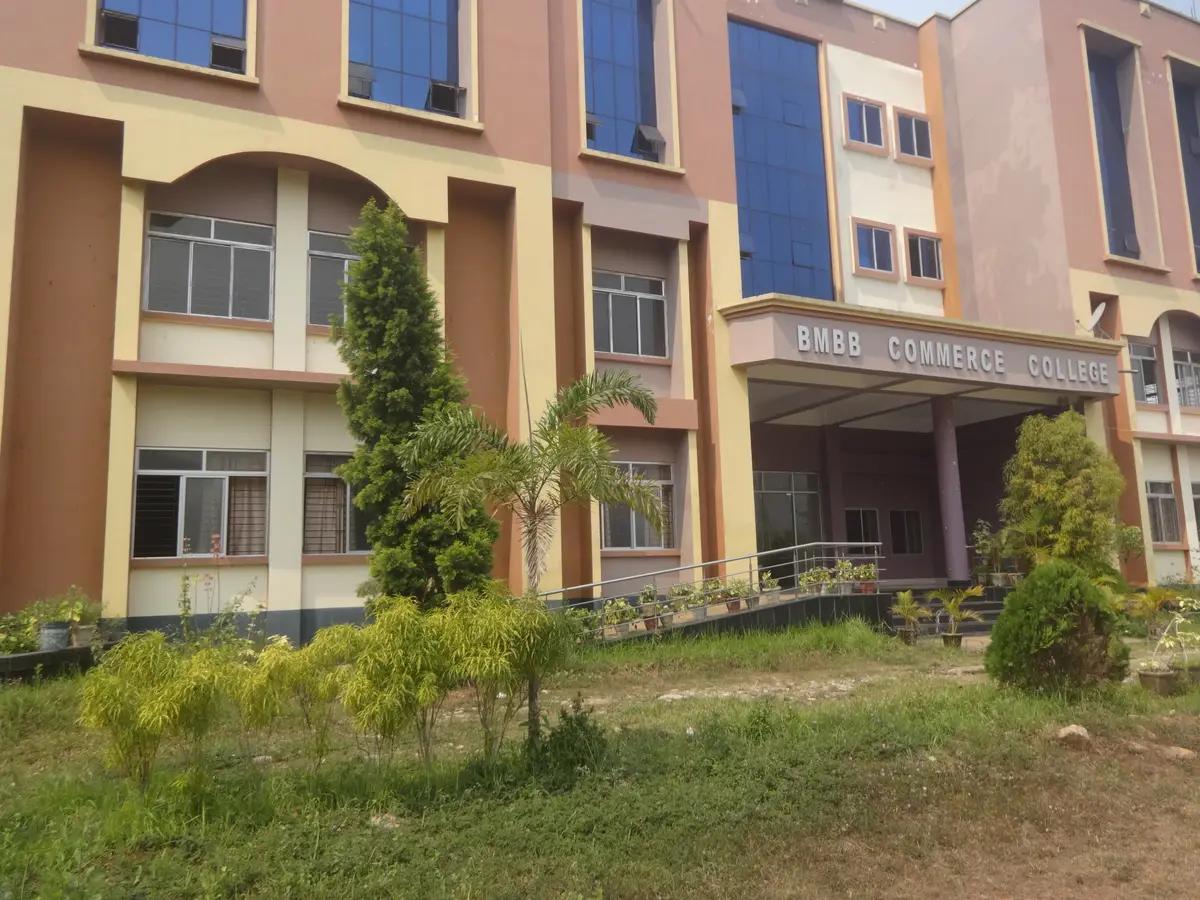B M B B Commerce College campus photo 1