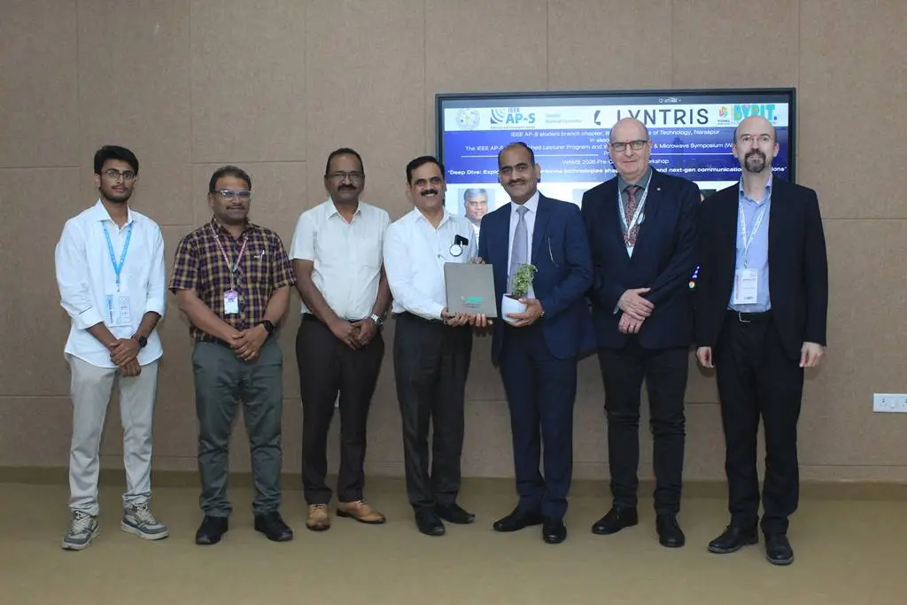 B.V Raju Institute of Technology: campus photo 6