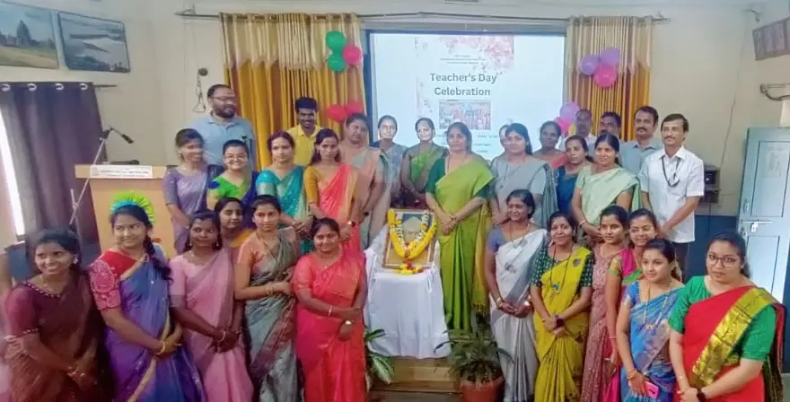 B.V.V.S. Akkamahadevi Women's Arts: campus photo 2